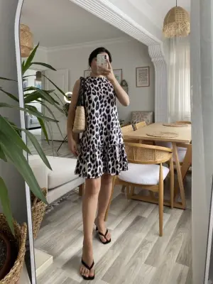 Omarı Fırfırlı Leopar Desenli Süprem Elbise