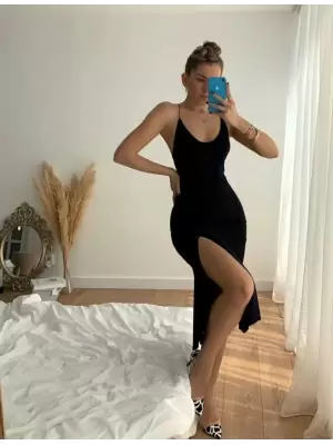 Kadın Kolsuz V Yaka Boyundan Ve Sırttan Bağlamalı Yırtmaçlı Janjan Krep Midi Elbise