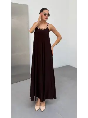 Kadın Omuz Askılı Kuş Gözü Zincir Detay Sandy Kumaş Maxi Boy Elbise