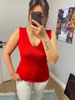 Kadın Omuz Askılı V Yaka Lazer Kesim Kaşkorse Kumaş Atlet