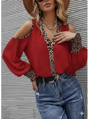 Kadın Omuzlardan Açık Yakalı önden Düğmeli Leopar Detaylı Sandy Bluz