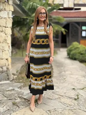 Kadın Omuzlardan Büzgülü Kayık Yaka Fırfırlı Janjan Krep Elbise