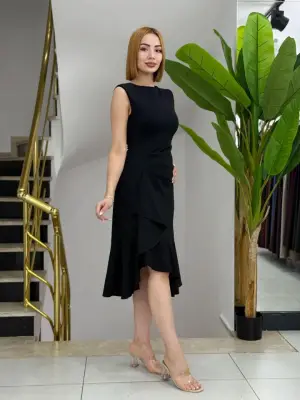 Kadın Sıfır Kollu Belden Büzgülü Eteği Volanlı Asimetrik Kesim Midi Janjan Krep Elbise