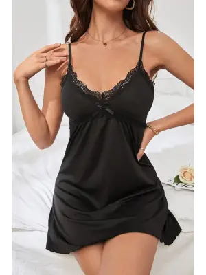 Omarı Siyah Fiyonk Detaylı Şık Gecelik