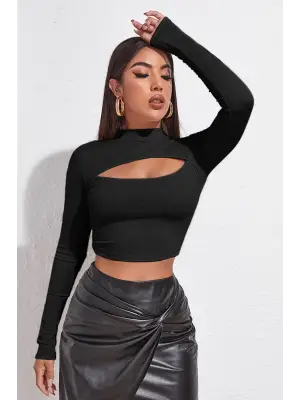 Omarı Siyah Göğüs Dekolteli Crop Top Bluz