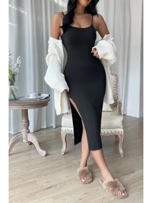 Omarı Siyah Yırtmaçlı Vücudu Saran Kadın Gecelik