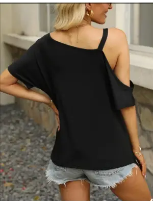 Kadın Tek Omuzu Açık Toka Detaylı Viskon Bluz