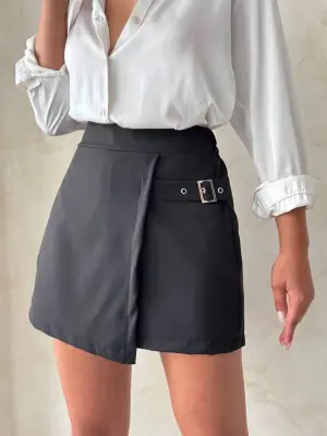 Şık Tokalı Şort Etek