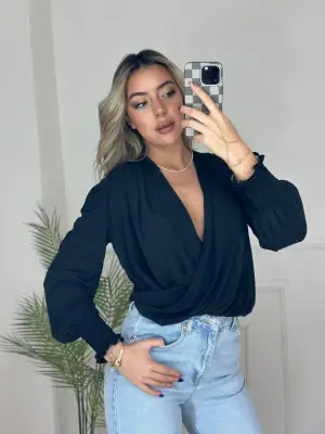 Omarı Modern Tarz Kadın Dökümlü Kruvaze Yaka Bluz