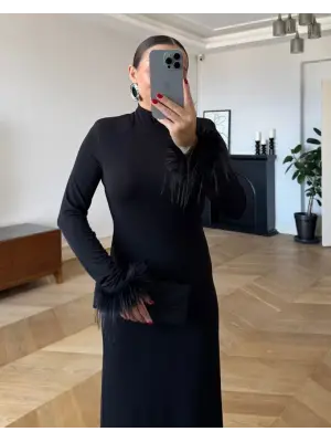 Kadın Uzun Kollu Balıkçı Yaka Kol Ağzı Tüy Detaylı Uzun Krep Elbise