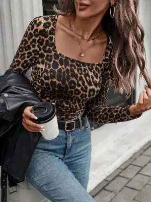 Kadın Uzun Kollu Kare Yakalı Leopar Desenli Dalgıç Bluz