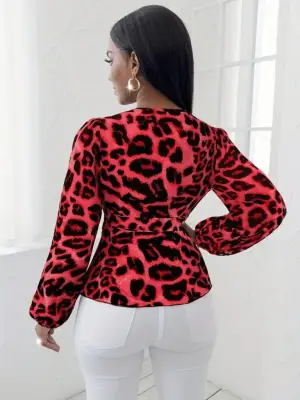 Kadın Uzun Kollu Kruvaze Yakalı Belden Kuşaklı Leopar Desenli Süprem Bluz