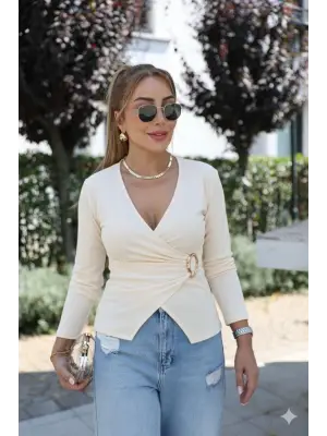Kadın Uzun Kollu Kruvaze Yakalı Toka Detaylı Viskon Bluz