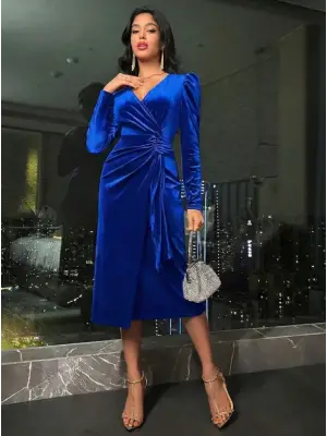 Kadın Uzun Kollu Kruvaze Yakalı Yandan Büzgülü Midi Kadife Elbise