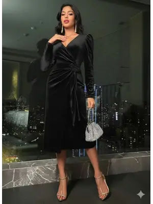 Kadın Uzun Kollu Kruvaze Yakalı Yandan Büzgülü Midi Kadife Elbise