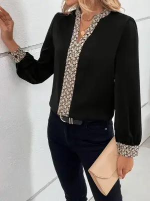 Göz Alıcı Desenli V Yakalı Bluz