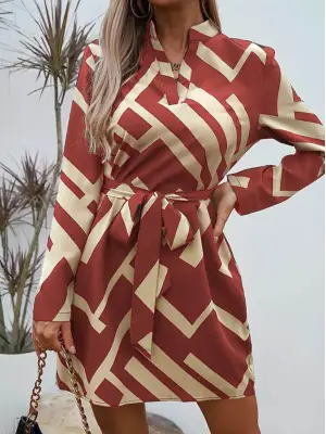 Kadın Uzun Kollu V Yakalı Desenli Belinde Kuşaklı Dalgıç Elbise