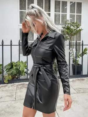 Kadın Uzun Kollu Yakalı Cepli önü Fermuarlı Mini Deri Elbise