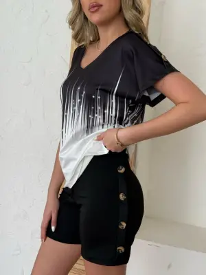 V Yaka Kısa Kol Yırtmaç Detaylı Dalgıç Bluz ve Düğme Detaylı Dalgıç Şort