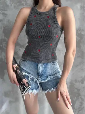 Romantik Kalp Nakışlı Bluz