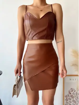 Kapaklı asimetrik model deri etek kahve s240106
