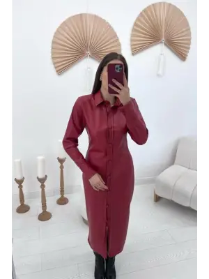 Omarı Etkileyici Kırmızı Düğmeli Deri Elbise