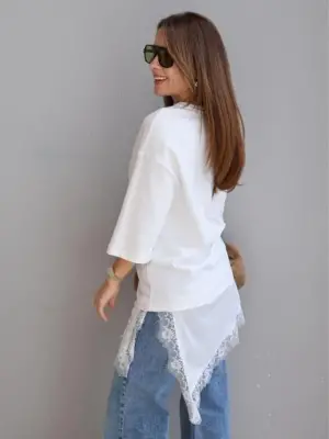 Kısa Kollu Asimetrik Kesim Dantel Güpür Detay Bluz