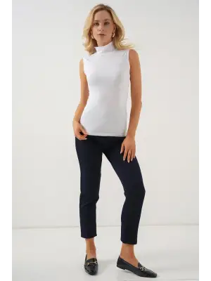 Beyaz Kolsuz Body Kadın Giyim