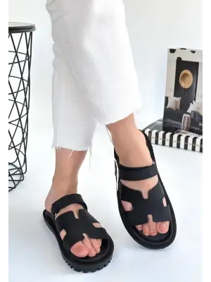 Omarı Yumuşak ve Şık Siyah Nubuk Terlik