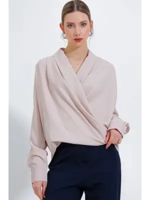 Krem Kruvaze Yaka Dökümlü Saten Bluz 0492