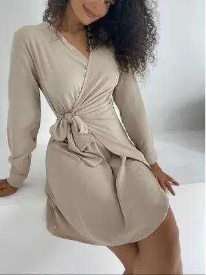 Omarı Kruvaze Yaka Fırfırlı Bağlamalı Elbise - Bej
