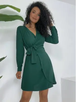 Omarı Fırfırlı Kruvaze Yaka Elbise - Zümrüt Rengi