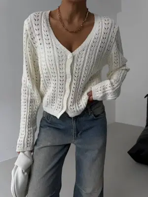 Omarı Minimalist Beyaz Triko Hırka