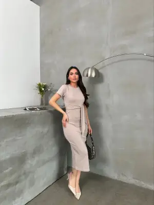 Kuşaklı mdl esnek kumaşlı elbise bej pt