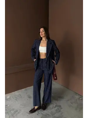Omarı Şık Lacivert Çizgili Takım Elbise Seti