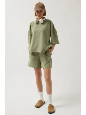 Lazer Kesim Bağcık Detay Şort