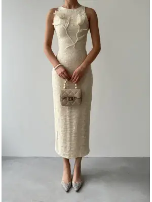 Omarı Çiçek Desenli Zarif Elbise