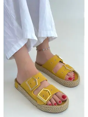 Omarı Rahat ve Şık Sarı Nubuk Çift Tokalı Terlik