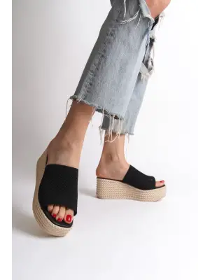 Örgü Detaylı Rahat Tabanlı Siyah Bayan Terlik