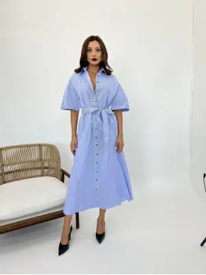 Omarı Şık ve Rahat Mavi-Beyaz Çizgili Elbise