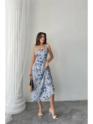 Omarı Rahat Kalıplı Çiçek Desenli Elbise