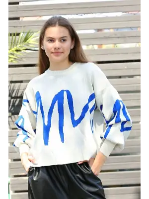 Mavi çizgili bisiklet yaka kazak beyaz