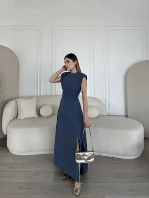 Omarı Mavi Keten Yandan Yırtmaçlı Uzun Elbise