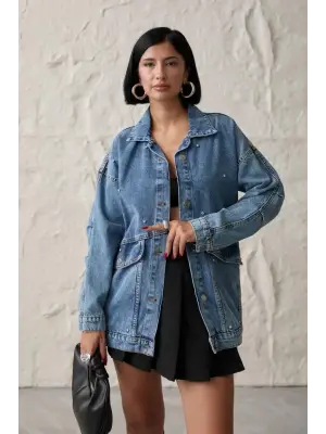 Omarı Taşlarla Süslenmiş Kot Ceket