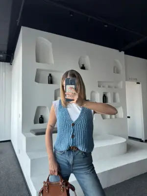 Omarı Kolsuz Düğmeli Yelek - Modern Mavi Stil