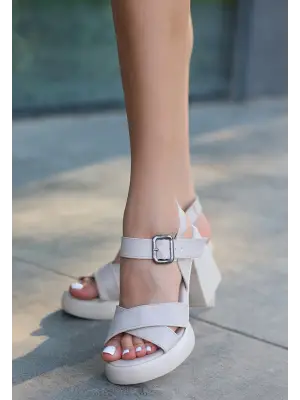 Omarı Yüksek Topuklu Bej Cilt Sandalet