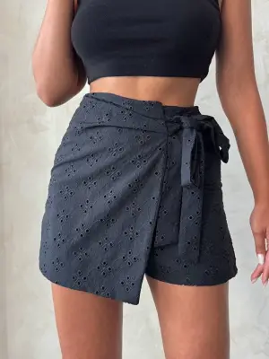 Omarı Rahat ve Şık Şort Etek – Yazın Trendi