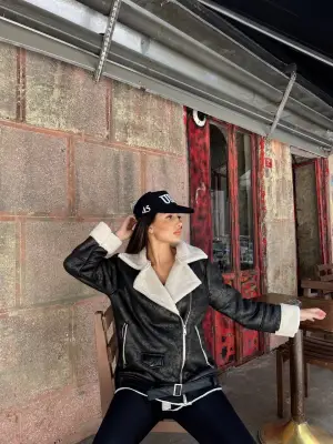 Omarı Yumuşak Peluşlu Kaplamalı Deri Kaban