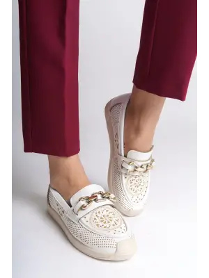 Omarı Çiçek Desenli Rahat Tabanlı Bayan Babet Ayakkabı Beyaz