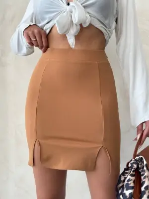 Omarı Şık ve Pratik Çift Yırtmaçlı Etek - Trend Renk Camel